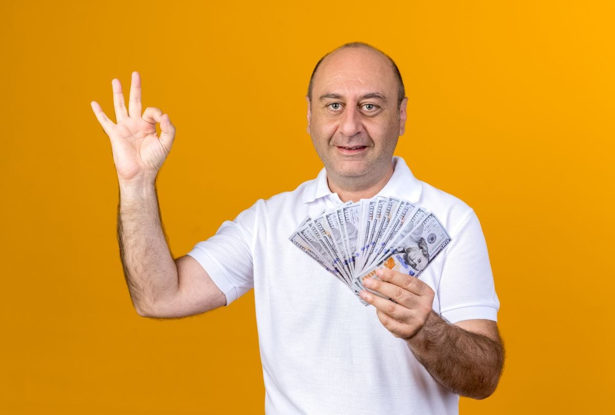 A lo largo de 2026, los beneficiarios cobrarán su dinero los miércoles, en tres grupos según hayan nacido (Foto referencial: Freepik)