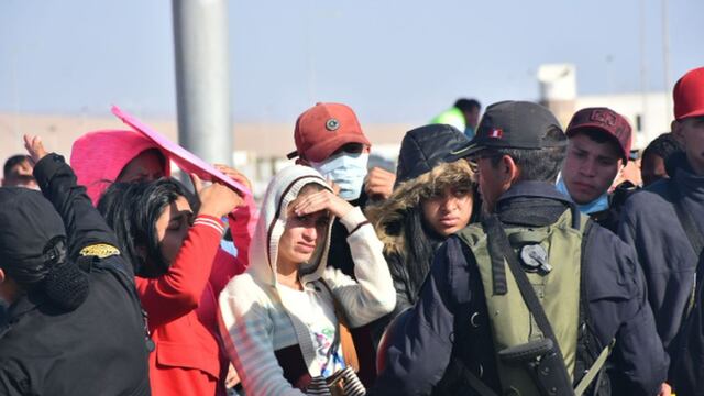 Migrantes venezolanos se registran en Chile para abordar vuelo de repatriación este 7 de mayo