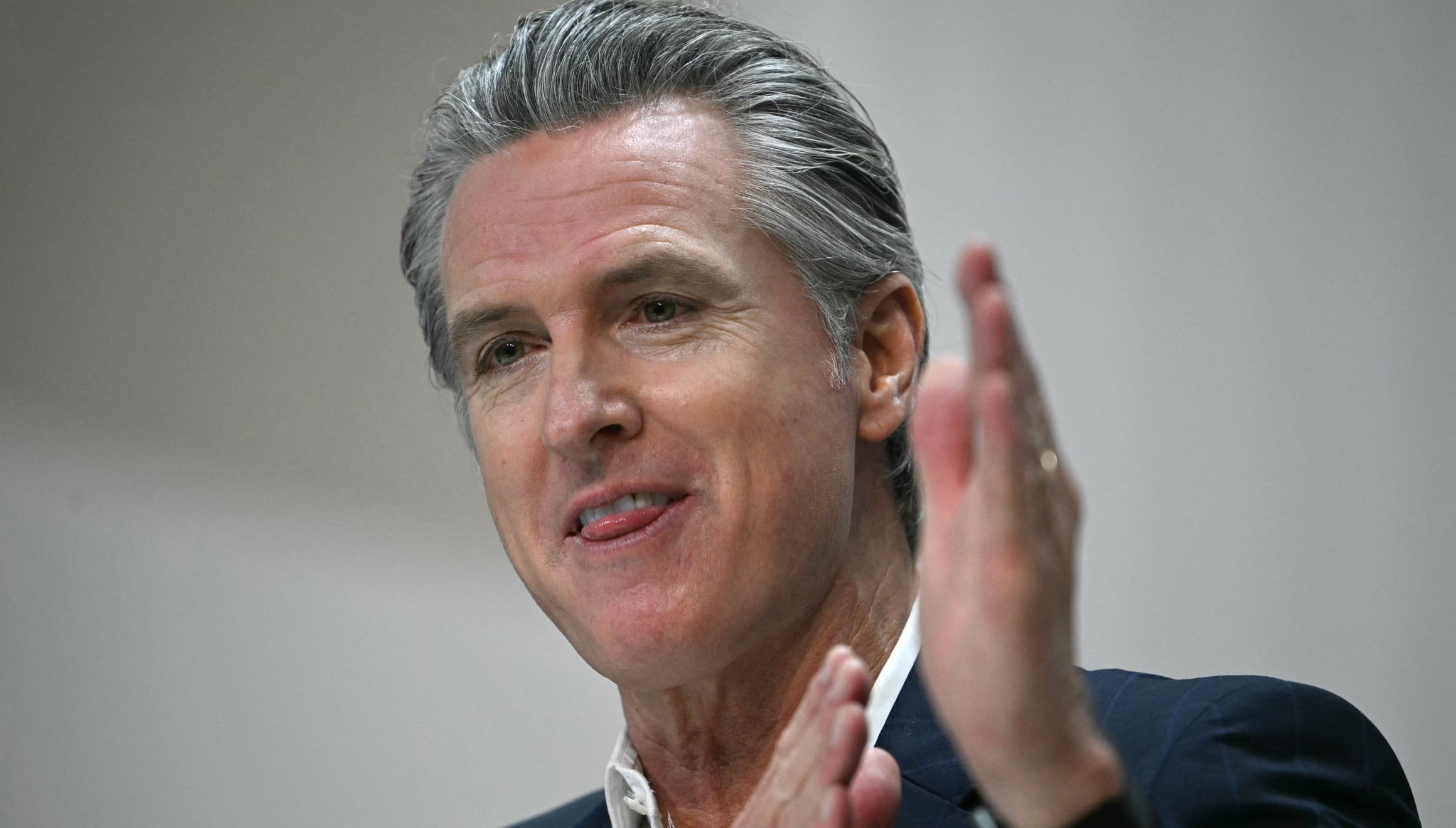 Gavin Newsom, actual gobernador de California, estaría dentro de una lista de posibles candidatos a la presidencia de Estados Unidos en las elecciones de 2028 (Foto: AFP)