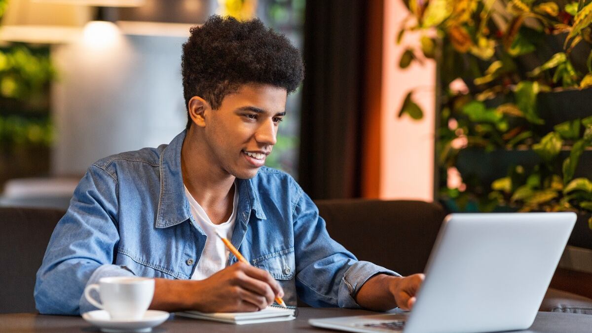 La situación actual del empleo juvenil plantea retos para los jóvenes que buscan ingresar al mundo laboral. (Foto: Difusión)