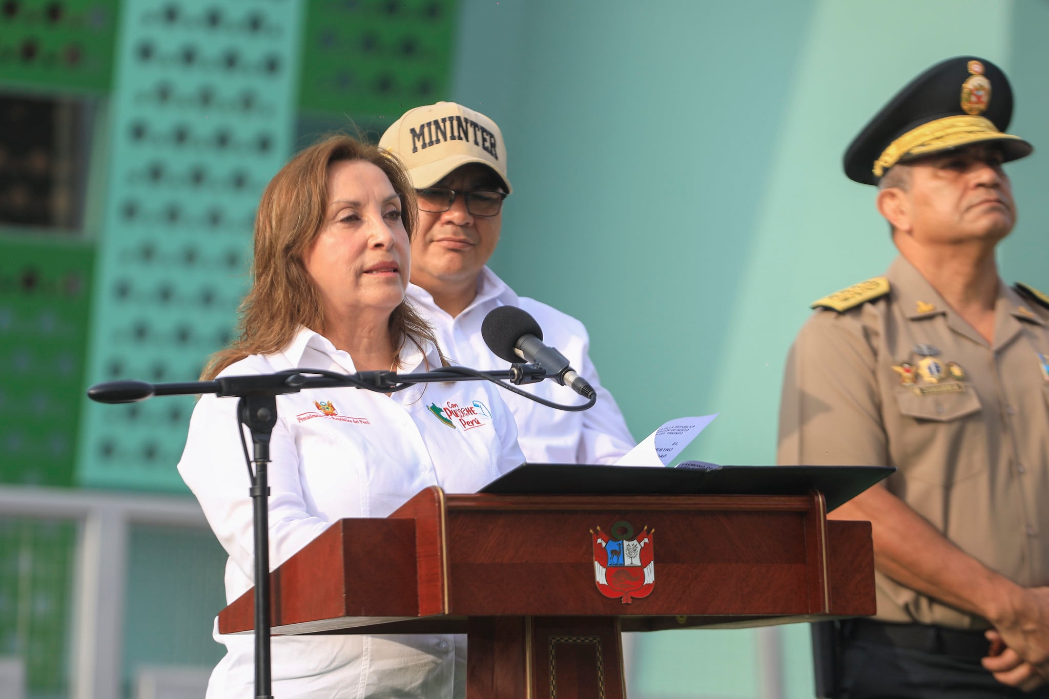 Dina Boluarte defiende cambios en la PNP y llama “valiente” a ministro del Interior. Foto: GEC.