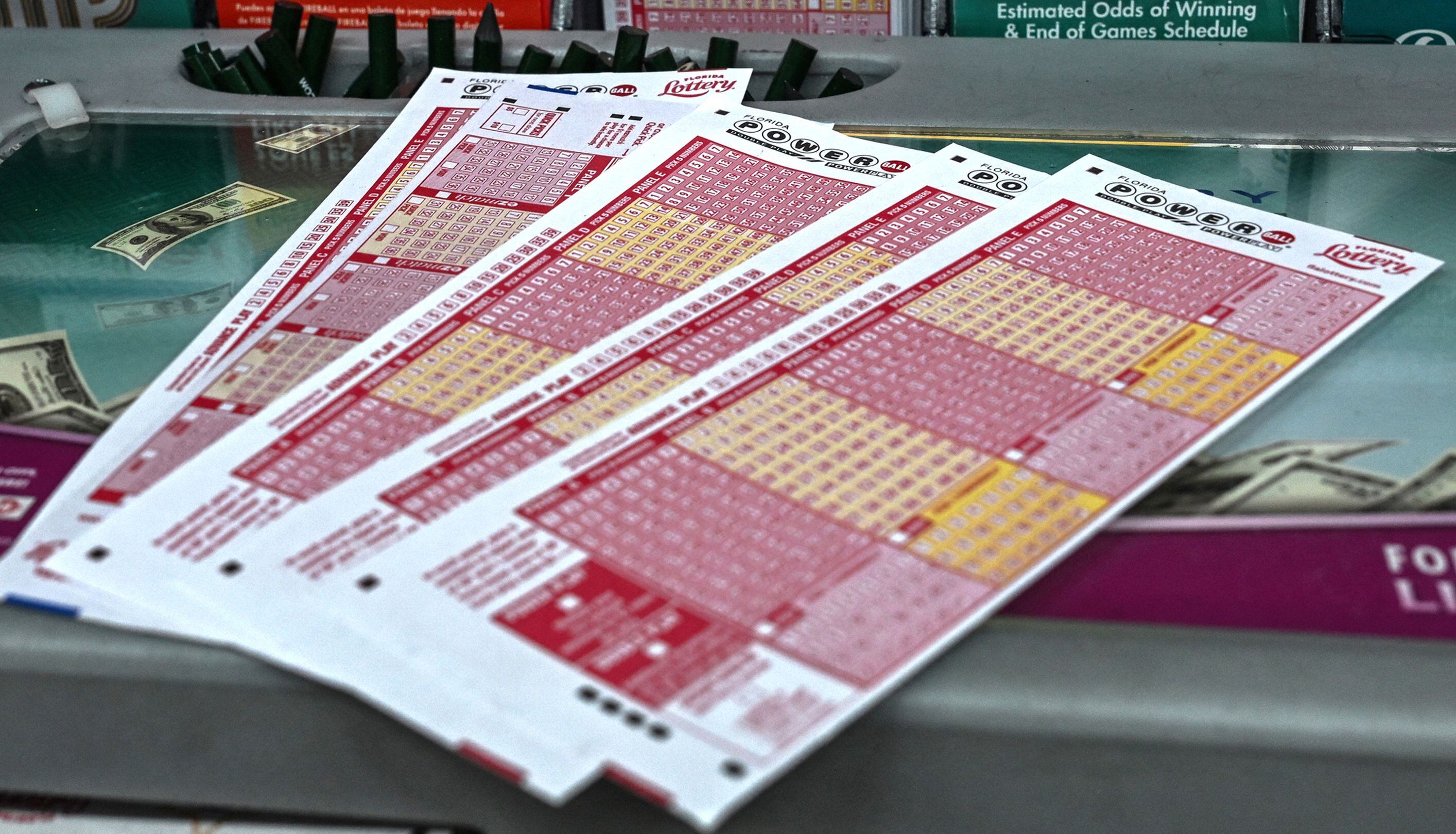 Las fechas de caducidad de los boletos del Powerball suelen variar entre 90 días y un año, dependiendo de la jurisdicción de venta. (Foto: GIORGIO VIERA / AFP)
