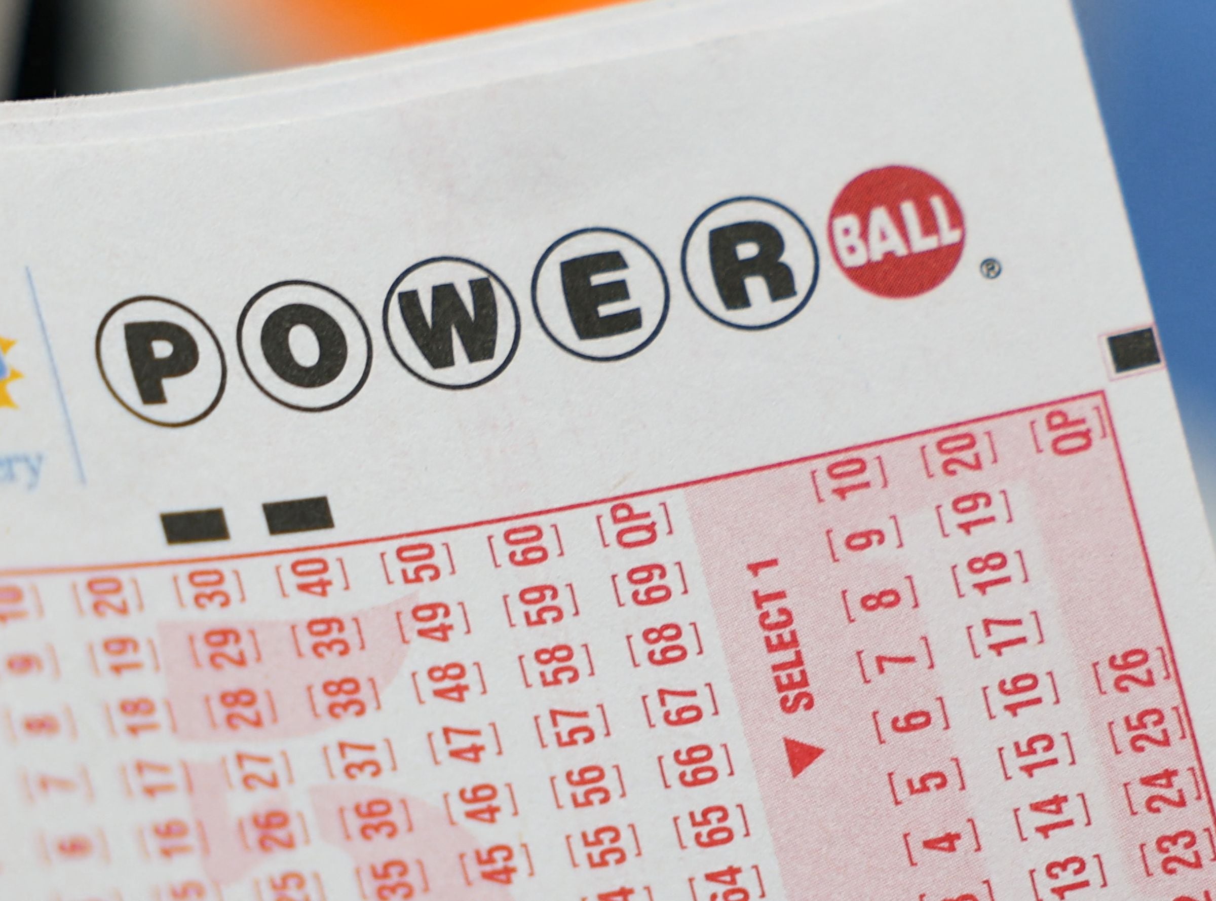 Los plazos límite para la venta de boletos del Powerball varían según la jurisdicción. (Foto: PATRICK T. FALLON / AFP)