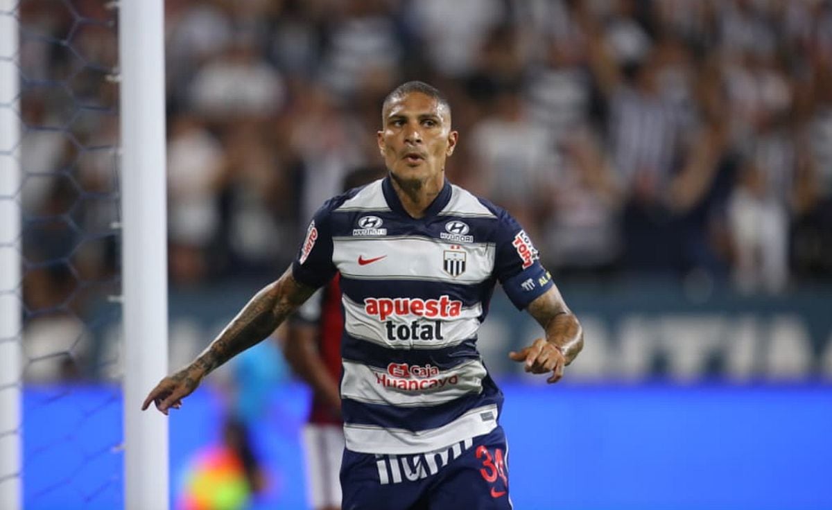 Alianza Lima estrenó su camiseta conmemorativa en el triunfo 3-1 sobre Melgar, en el estadio Alejandro Villanueva. (Foto: El Comercio)
