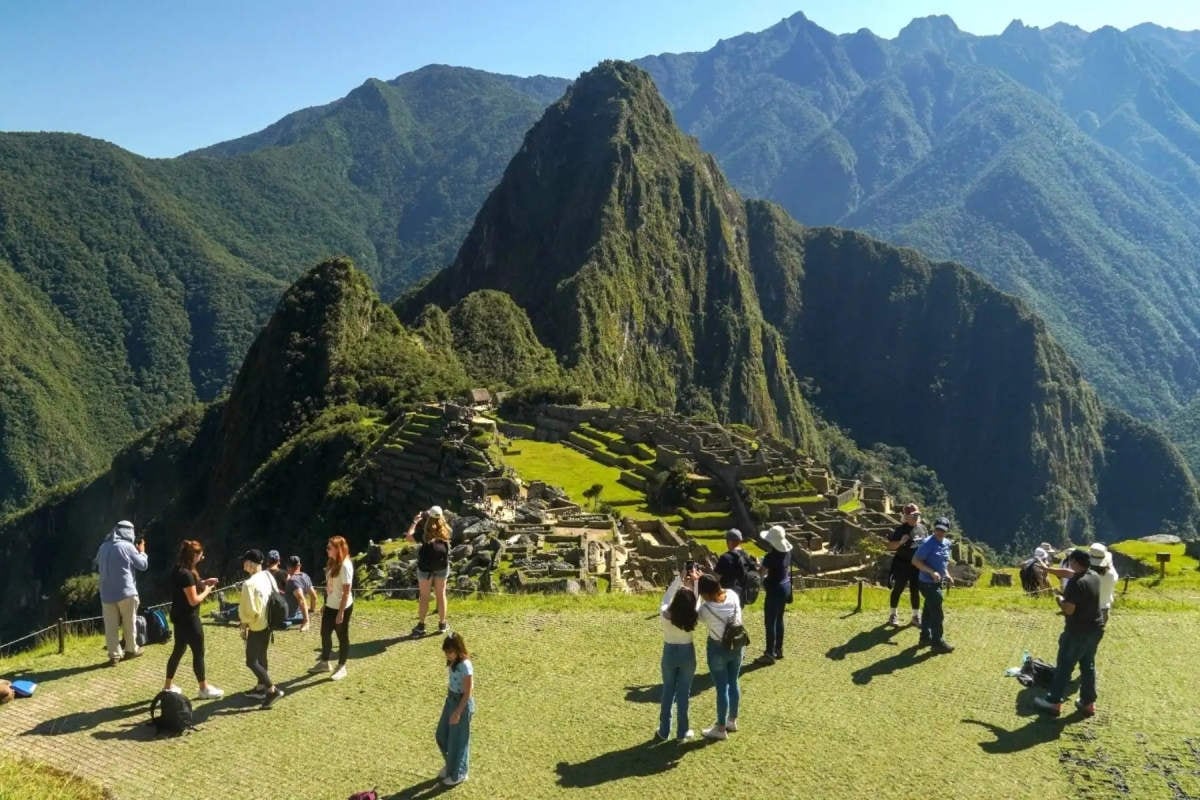 El gobernador de Cusco defendió la participación del capital privado en el desarrollo turístico, bajo condiciones de responsabilidad ambiental y social, en un escenario de "deterioro" de Machu Picchu. | Foto: Andina