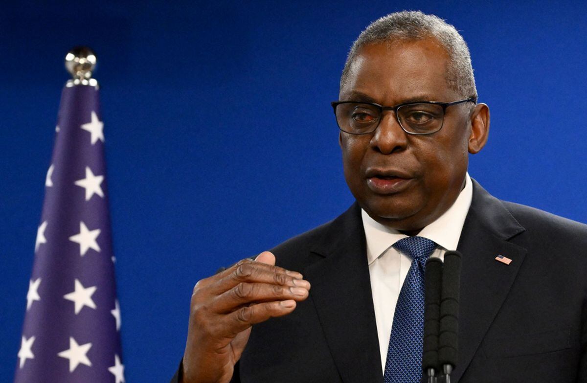 El secretario de Defensa de Estados Unidos, Lloyd Austin, habla durante una conferencia de prensa conjunta con el ministro de Defensa de Israel, en Tel Aviv, el 18 de diciembre de 2023 | Foto: Alberto PIZZOLI/AFP