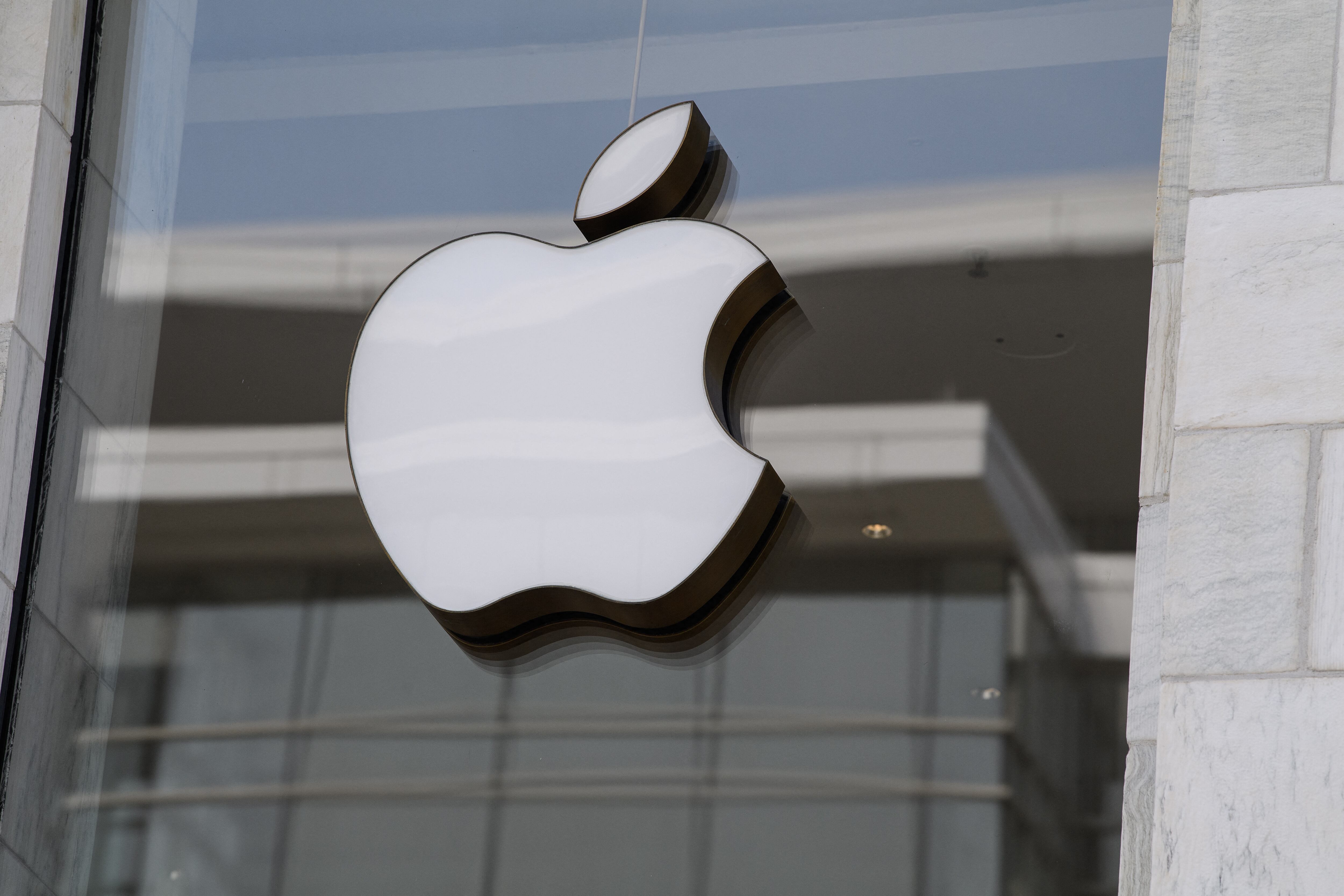 A las 14H30 GMT, las acciones de Apple tenían un ligero descenso en Wall Street, de 0.71% a US$ 219.33 por papel. (Foto: Nicholas Kamm / AFP)