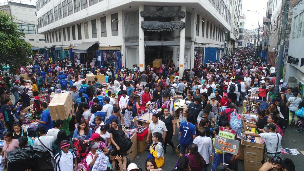 En los planes de gobierno abundan las medidas para reducir la informalidad, pero pocas detallan su impacto económico o su financiamiento.