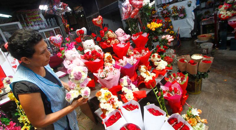 Día de San Valentín: Los floristas rayan y los peluches se acaban en Mesa Redonda