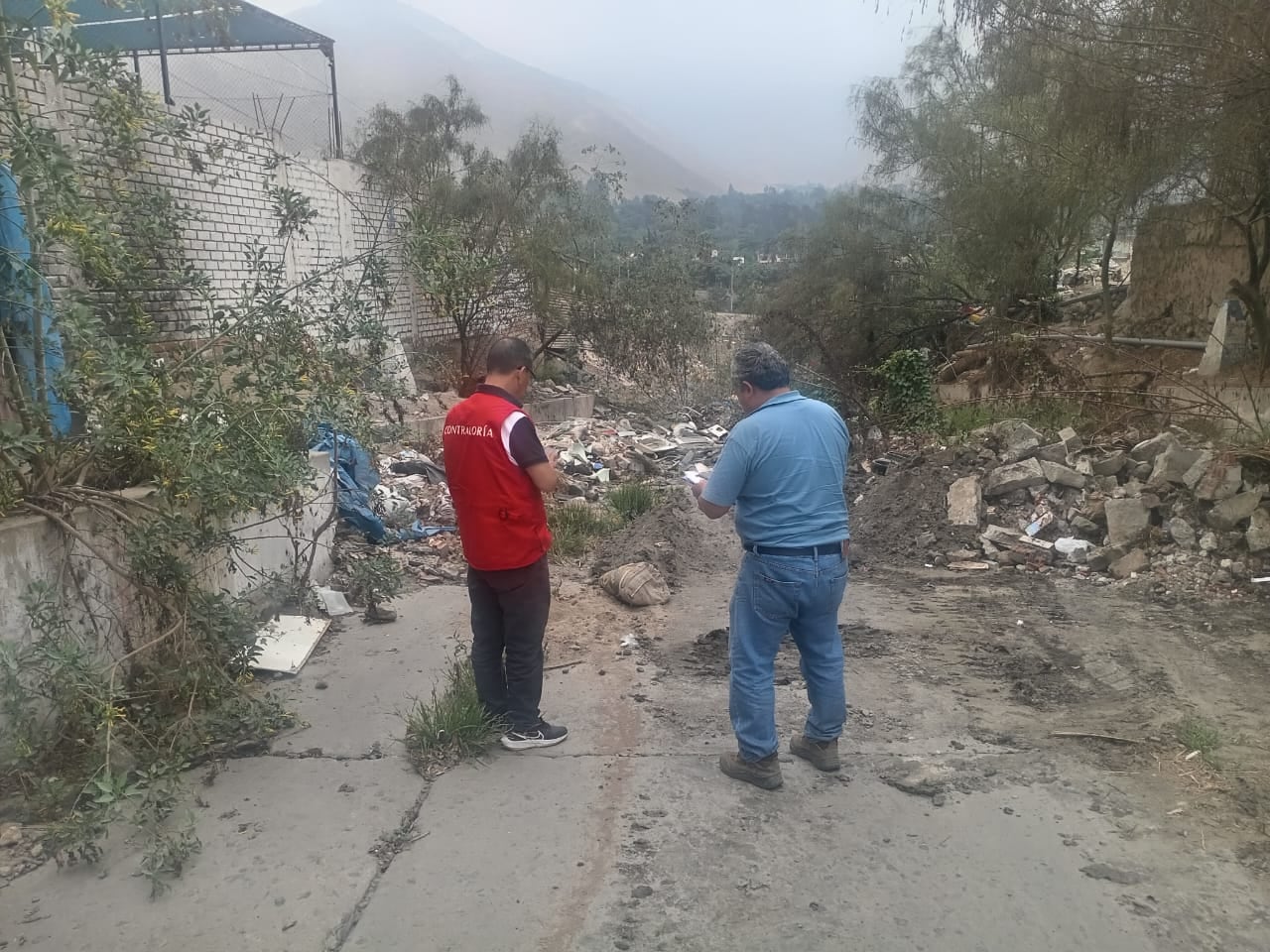 Detectaron falta de fichas actualizadas, maquinaria inoperativa y zonas con residuos acumulados. Foto: Contraloría.