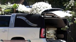 Entierran a “El Mencho” en un ataúd dorado y con coronas sin nombres