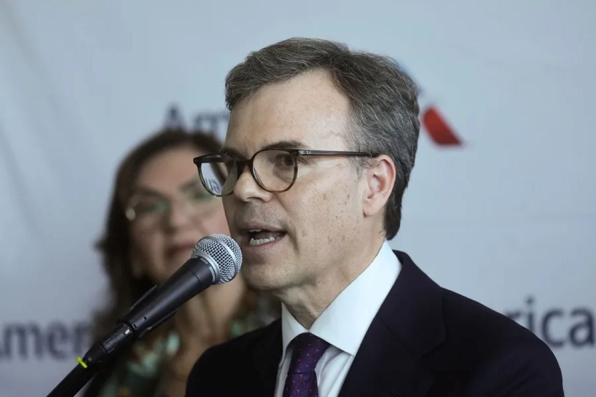 John Barrett, encargado de negocios de Estados Unidos, señaló que los envíos de crudo venezolano llegaron a 1.25 millones de barriles diarios. Foto: EFE.