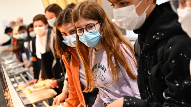 Europeos vuelven a clase tras seis meses caóticos por el coronavirus 