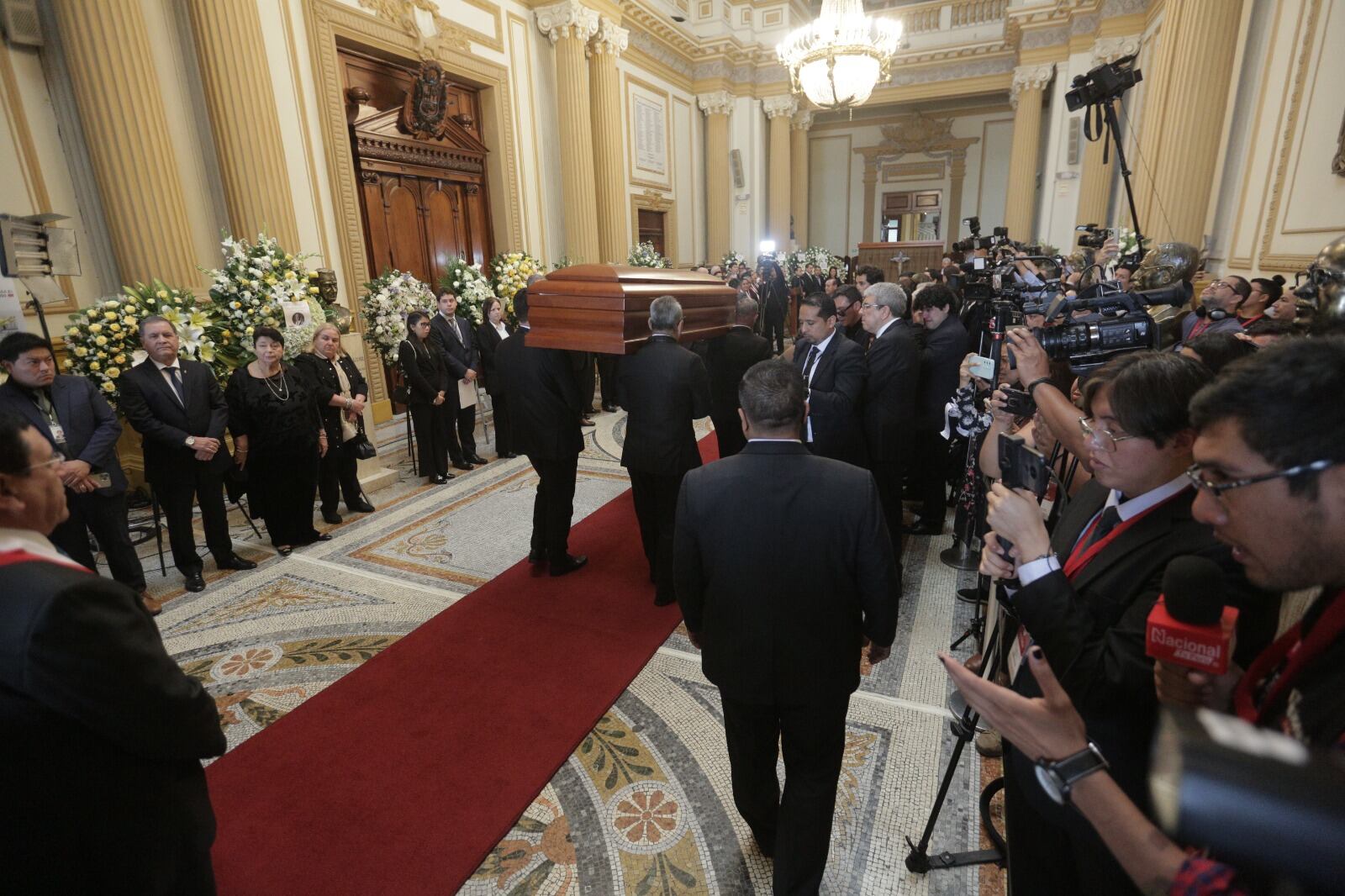Restos de Hernando Guerra García llegaron al Congreso para un homenaje