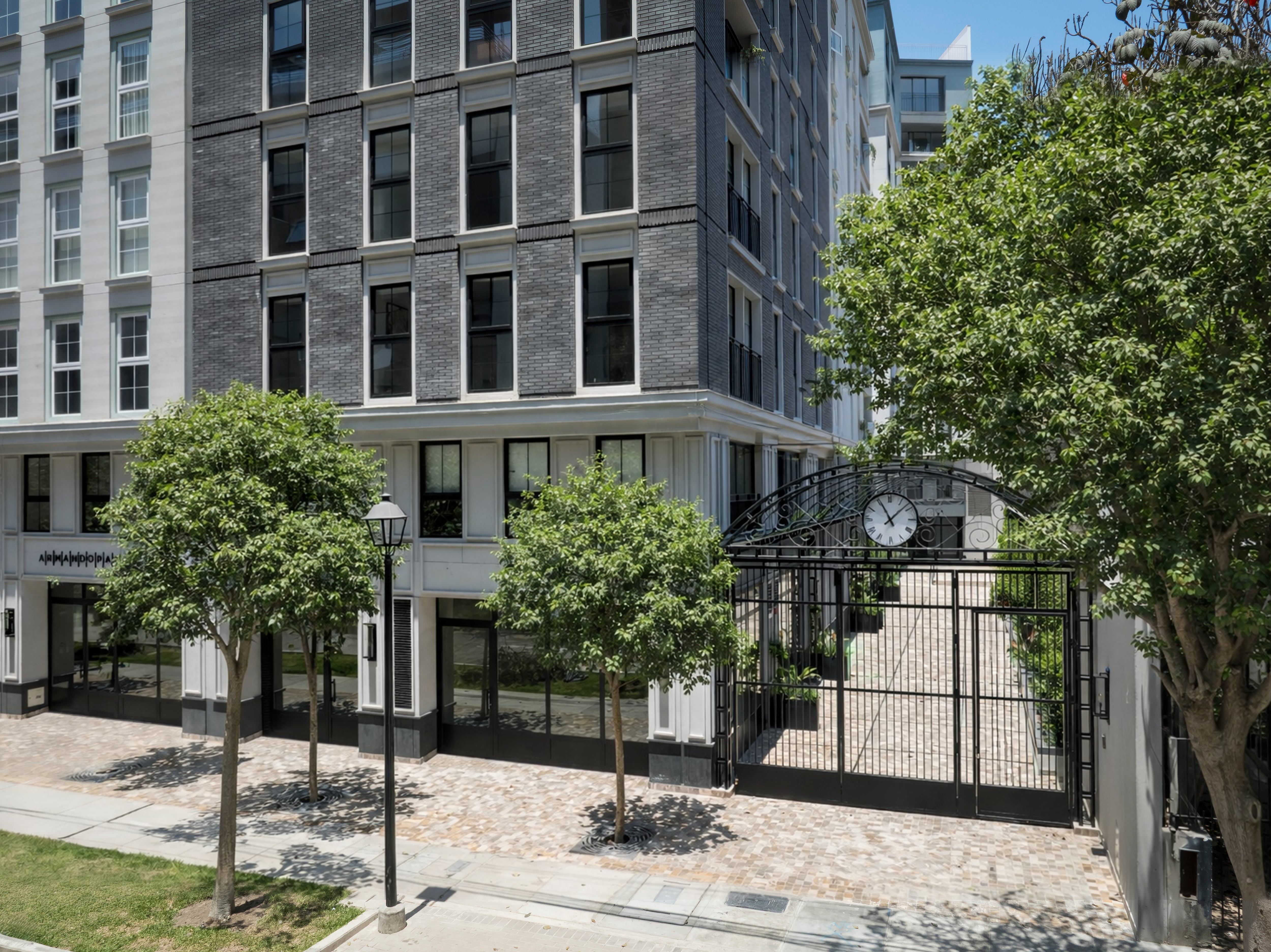 Pasaje Los Pinos (San Isidro), Armando Paredes.