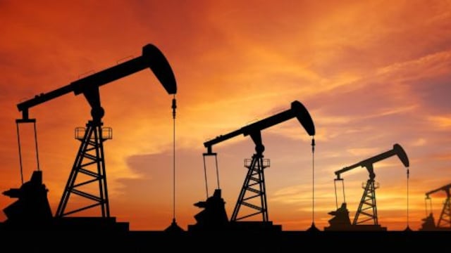 Barril de petróleo sube a máximos de dos semanas por caída de producción en EE.UU.