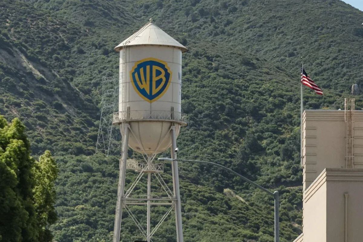 La operación entre Warner Bros. Discovery y Paramount aún espera aprobación regulatoria. Foto: EFE.