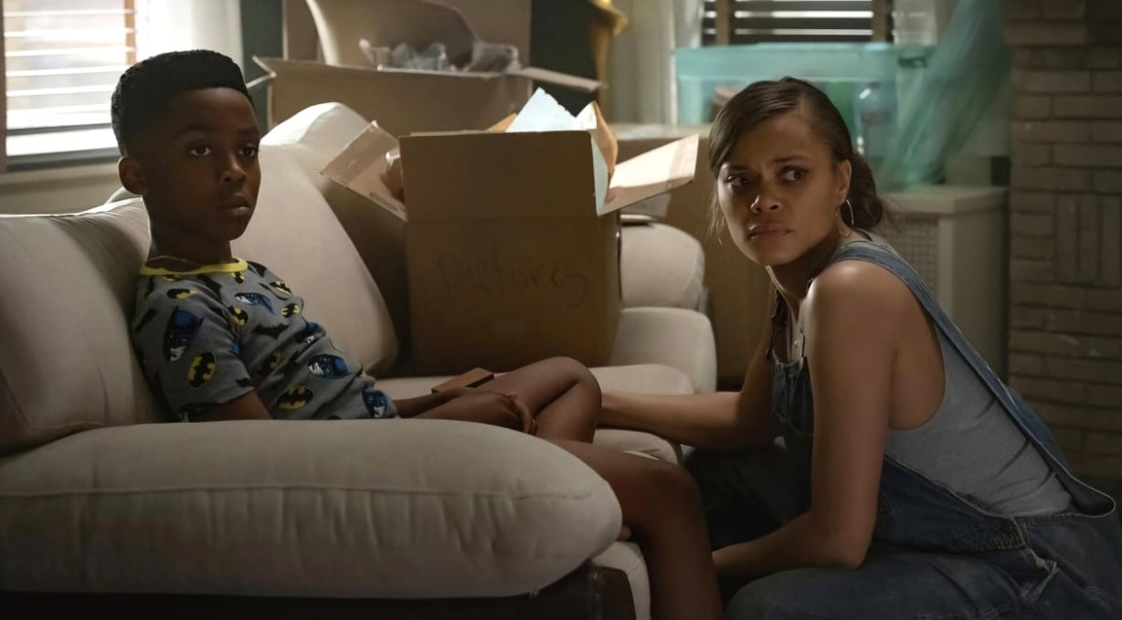 Anthony B. Jenkins como Andre y Andra Day como su madre, Ebony, en "La liberación" (Foto: Netflix)