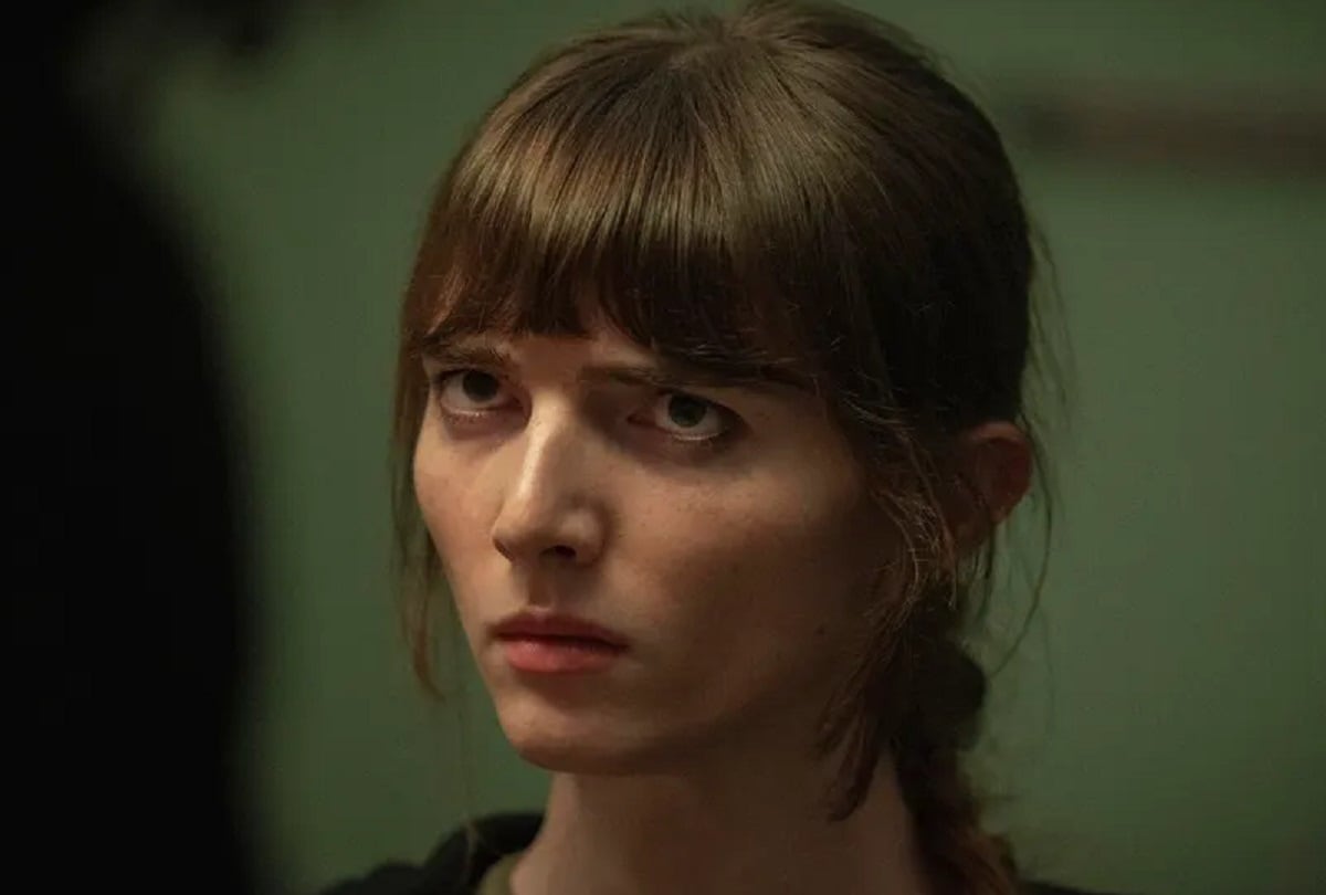 Aqua, la amiga trans de Kat, también conoce la verdad sobre el pasado de la detective, en "Me haces falta" (Foto: Netflix)