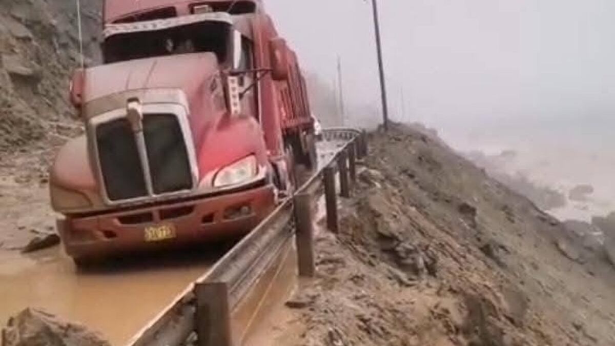 Hay más de 20 vías colapsadas por huaicos y crece riesgo de El Niño: las regiones afectadas