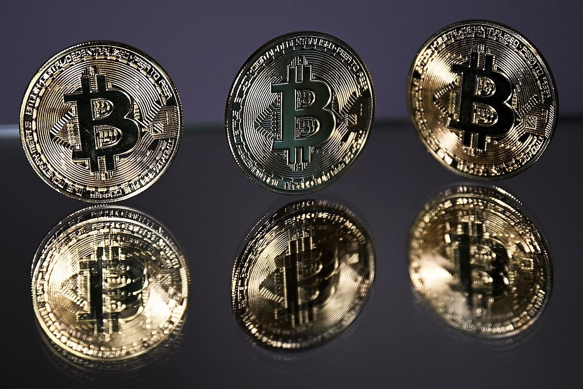 El Bitcoin se prepara para sufrir su mayor caída en una semana desde 2022 | Foto: Justin TALLIS / AFP