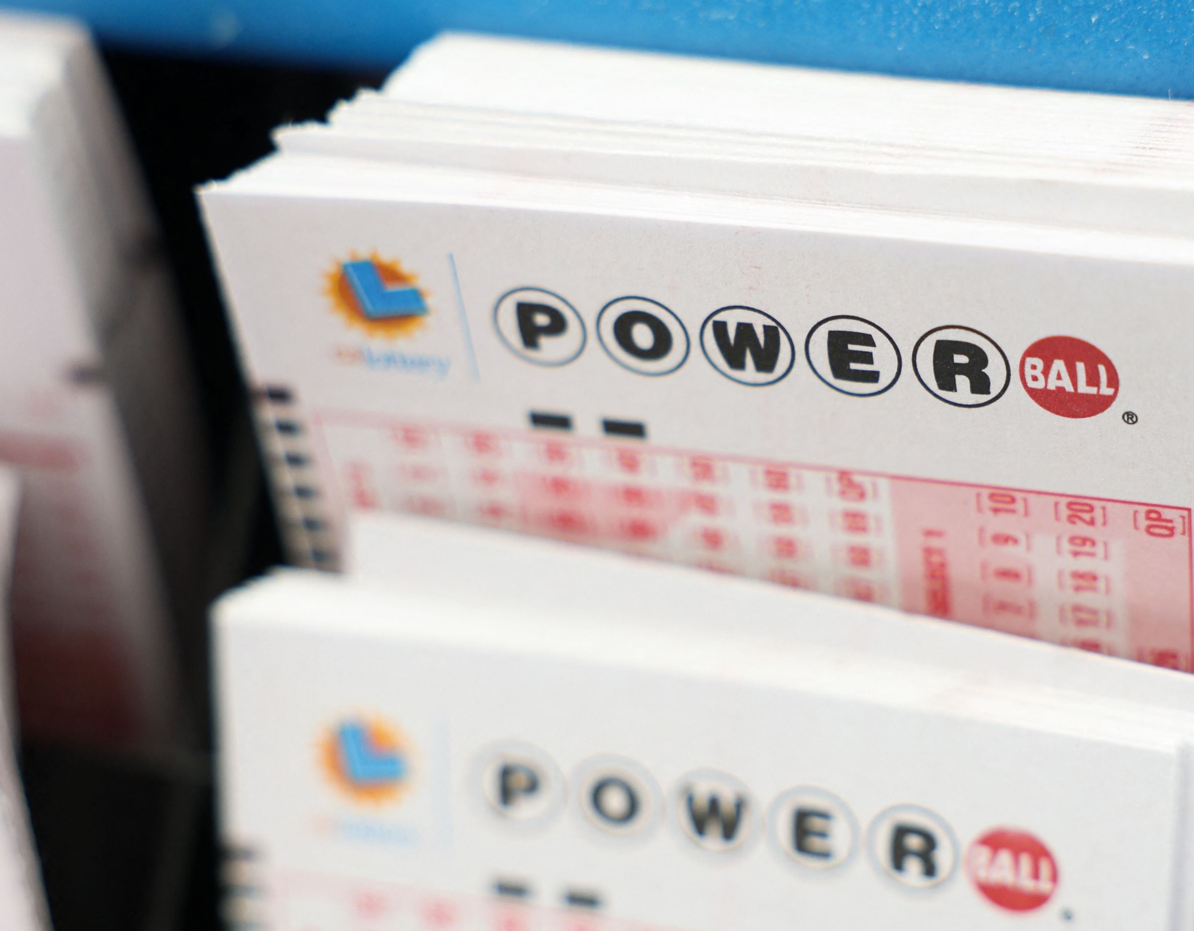 Por lo general, los participantes del Powerball pueden reclamar un premio de hasta $600 en cualquier lotería autorizada de la jurisdicción donde compraron el boleto. (Foto: Patrick T. Fallon / AFP)