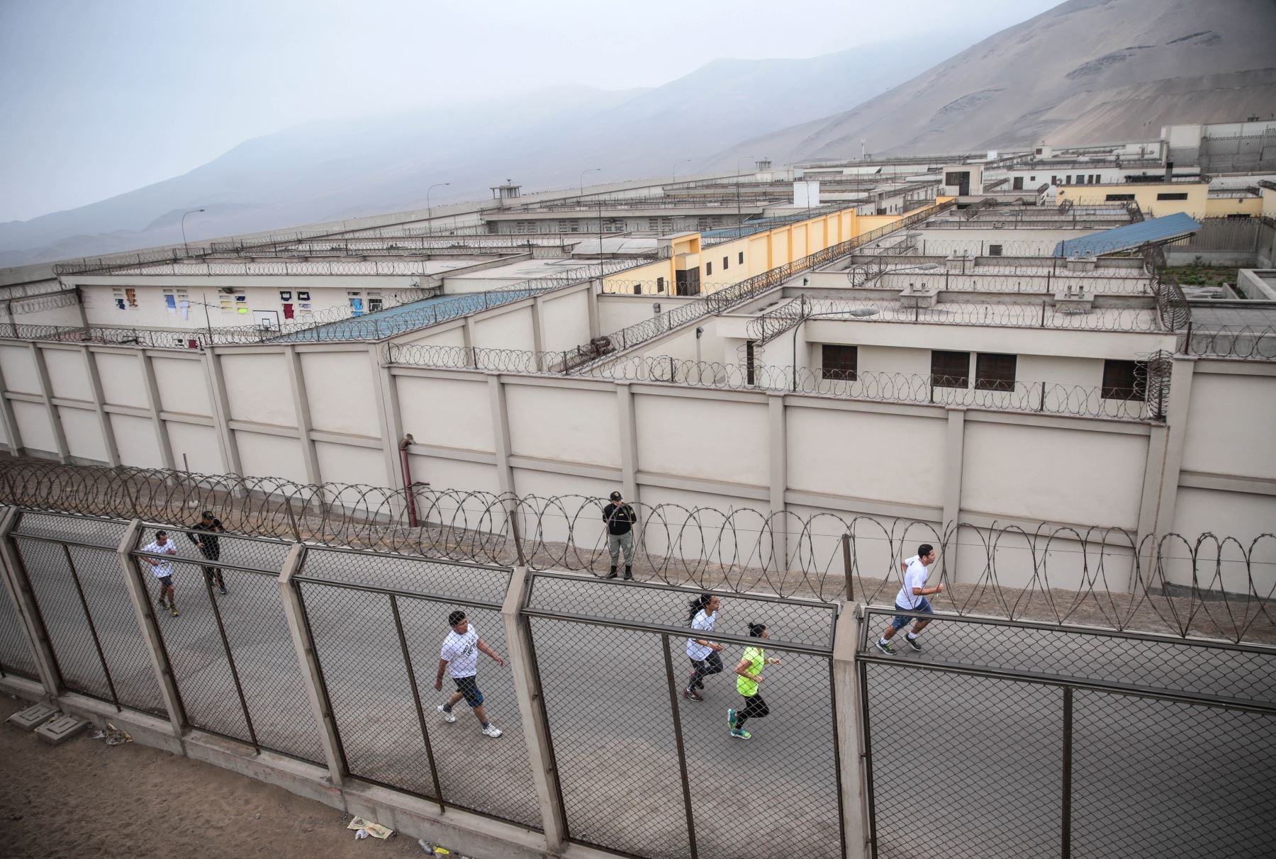 La construcción de cuatro megapenales de máxima seguridad forma parte de las primeras medidas anunciadas por la presidenta erecta Keiko Fujimori para enfrentar la criminalidad. (Imagen: Andina)