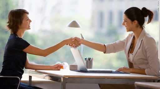 Las juntas directivas y los comités de nombramientos deben ir más allá de contar cuántas mujeres son nombradas y considerar qué ocurre después. ¿Las directoras están obteniendo oportunidades adicionales para integrarse a otras juntas directivas al mismo ritmo que los hombres?