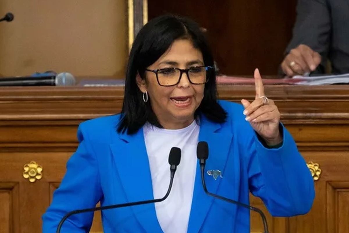 La presidenta encargada de Venezuela indicó que el pueblo venezolano está activo en las calles, marchando para exigir la libertad del mandatario Nicolás Maduro. Foto: EFE/ Rayner Peña R.