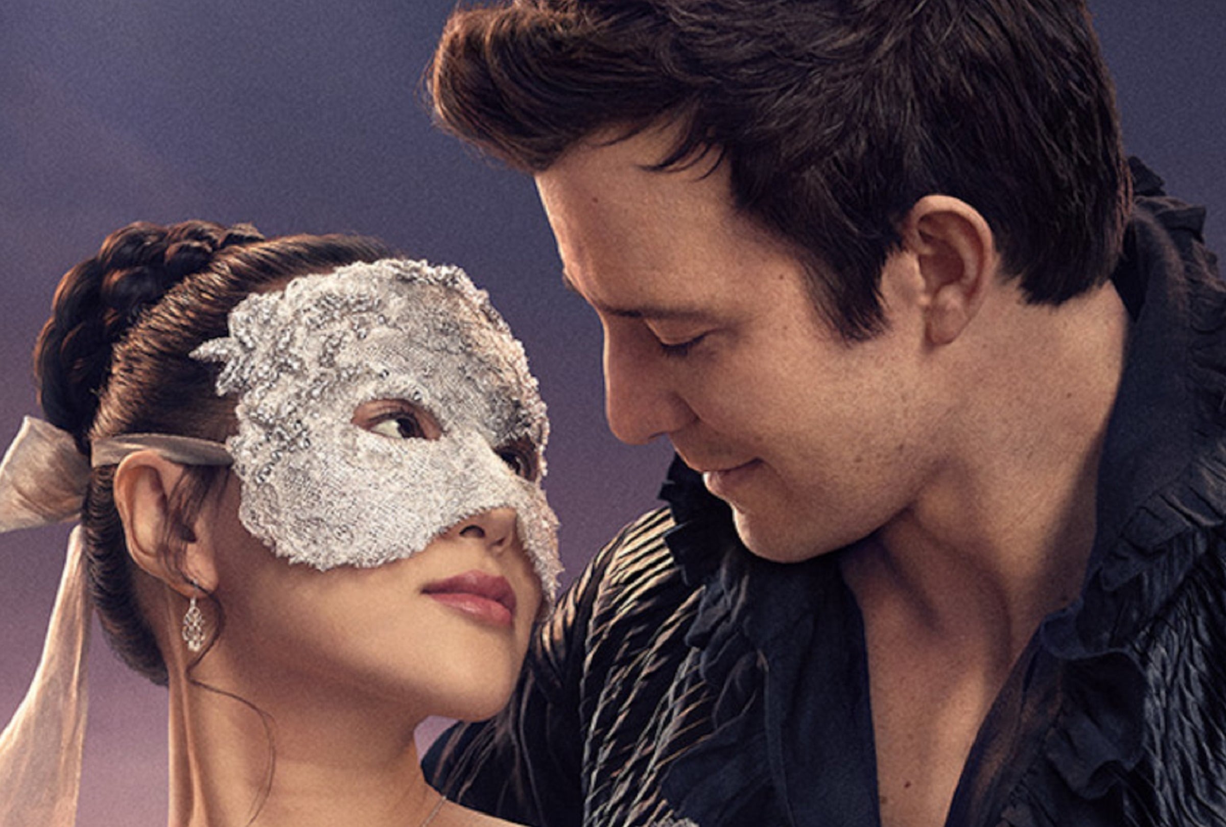 Sophie Baek (Yerin Ha) y Benedict (Luke Thompson) en el baile de máscaras en la cuarta temporada de "Bridgerton" (Foto: Netflix)