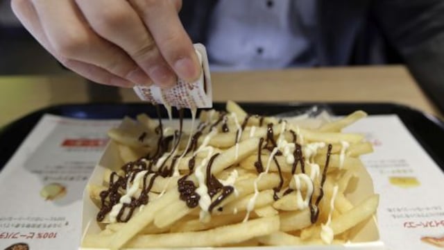 McDonald’s supera escándalos en Japón ofreciendo papas con chocolate