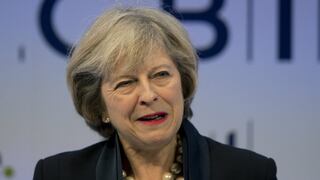 Primera ministra británica intenta tranquilizar a empresarios preocupados por Brexit