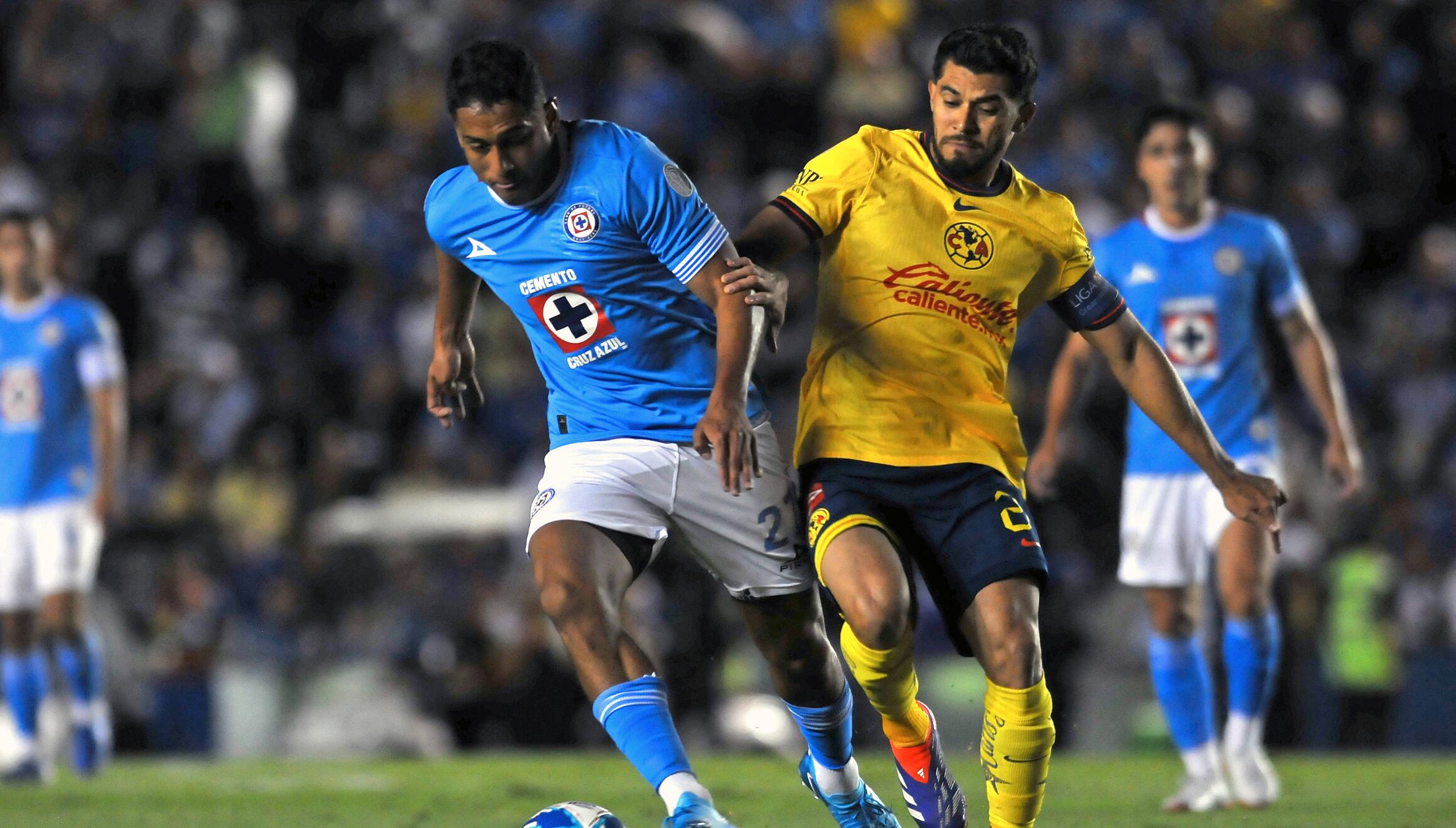 Cobertura oficial de ViX Premium para seguir el partido entre América y Cruz Azul este domingo 8 de diciembre por la semifinal del Torneo Apertura 2024 de la Liguilla MX desde el Estadio Ciudad de los Deportes de la CDMX (Foto: AFP)