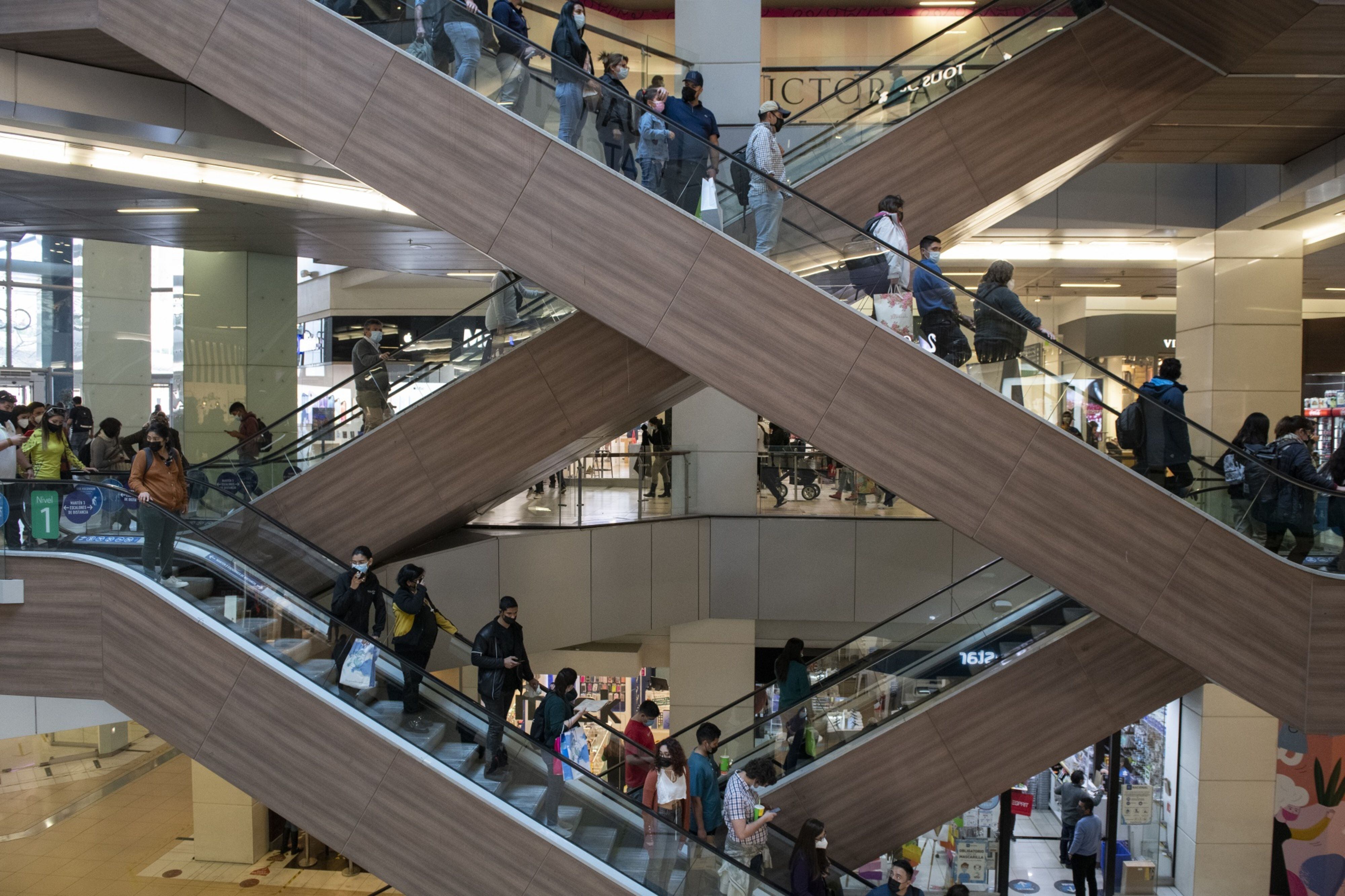 Las empresas perciben que la economía continúa ajustándose a una velocidad similar a la de trimestres anteriores.