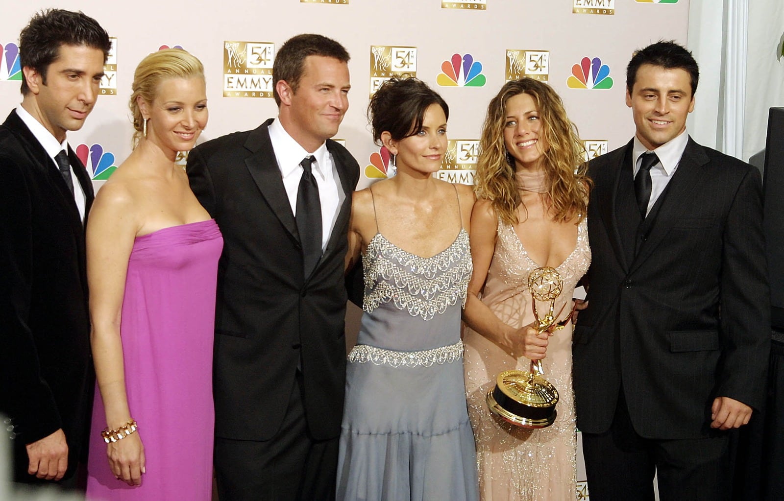 De izquierda a derecha, David Schwimmer, Lisa Kudrow, Matthew Perry, Courteney Cox, Jennifer Aniston y Matt LeBlanc. (Foto: AFP)