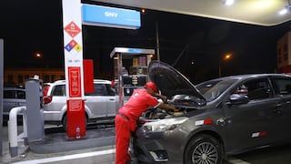 Taxistas recorren Lima en busca de GNV: Habrá restricción de este combustible por 15 días