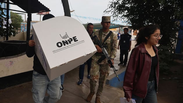 Peruvians Vote In Presidential Runoff Election