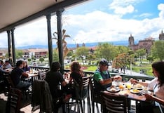 Verano “calienta” ventas en restaurantes, pero un factor enfría a hoteles