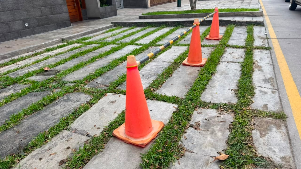 ¿Es legal separar un estacionamiento con conos en la calle? | Foto: Gerardo Rosales - GEC