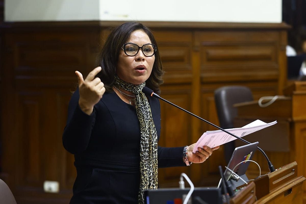 Allanan casa de hermana de congresista Francis Paredes por presunta corrupción en EsSalud. Red Asistencial de Ucayali niega los hechos y asegura que Rosa Paredes no trabaja en la institución. Foto: Congreso