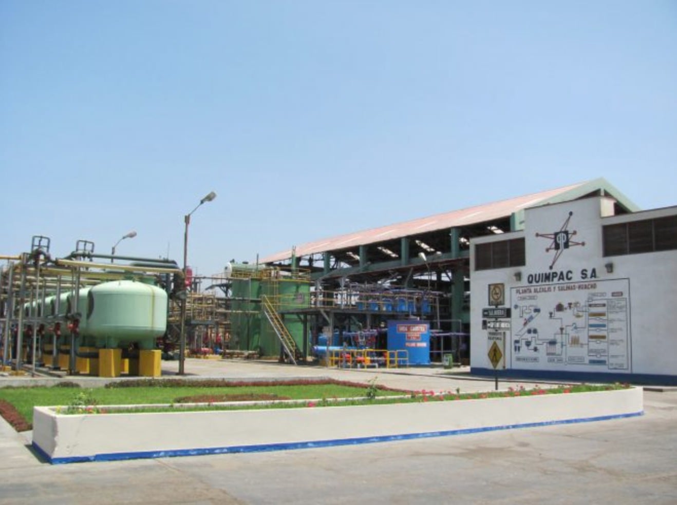 La ampliación se desarrollará dentro del complejo industrial de la avenida Néstor Gambetta 8585, donde Quimpac produce soda cáustica, cloro líquido, ácido clorhídrico y otros productos químicos. (Foto: Quimpac)