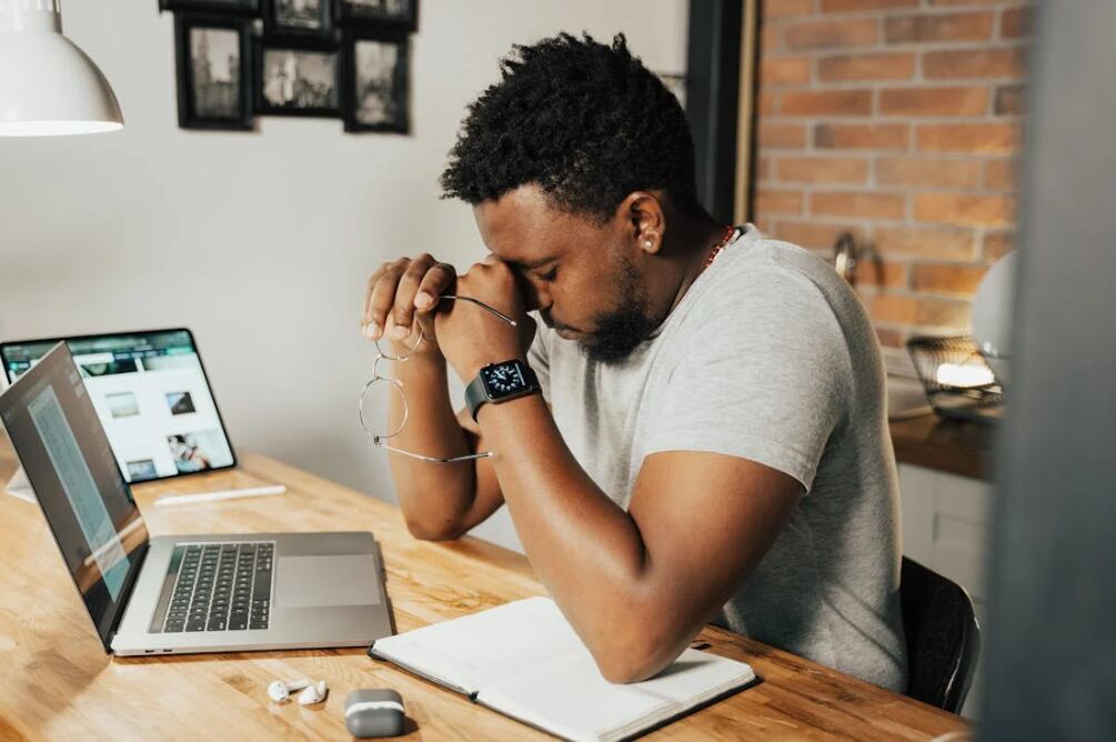 ¿Qué genera que los egresados no se posicionen rápidamente en el mercado laboral? (Foto: Pexels)