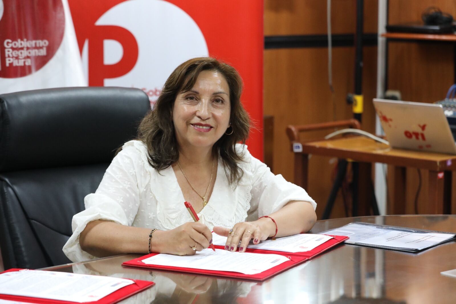 TC evaluó demanda contra ley que permite a Dina Boluarte despachar en forma remota.