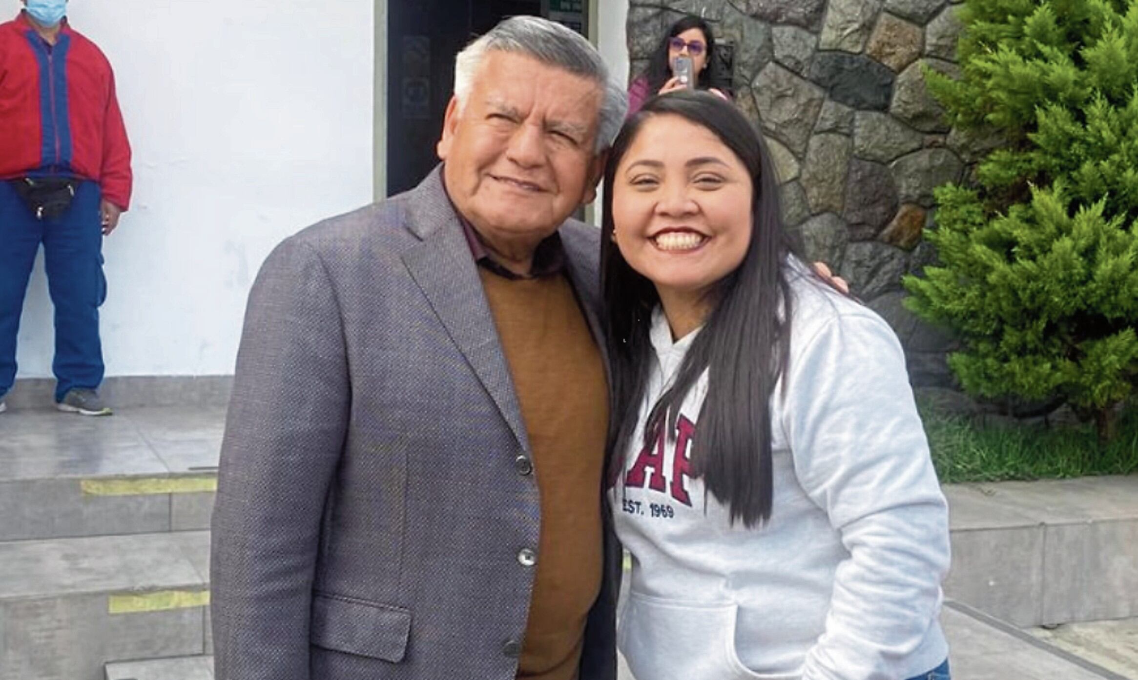 Yessenia Lozano se autodenominó como "hija política" de César Acuña. Foto: Difusión