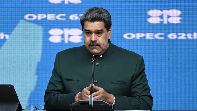EE.UU. amenaza a Maduro con intensificar sanciones si no negocia con oposición