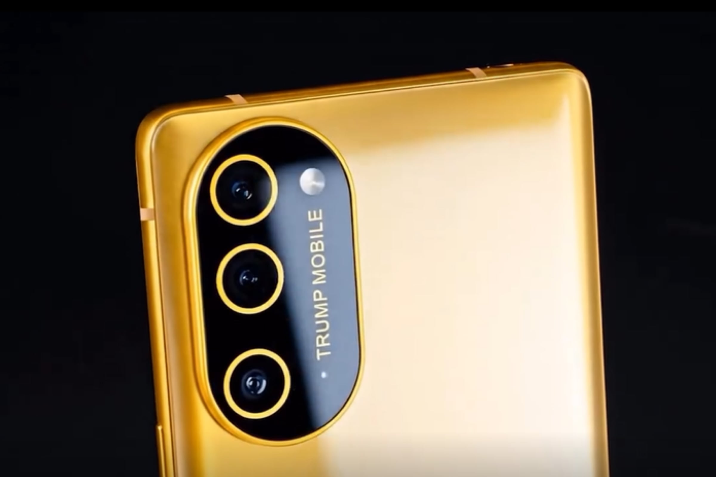 El nuevo móvil de la compañía Trump Mobile tiene un costo de $499. (Crédito: @trumpmobile / Instagram)