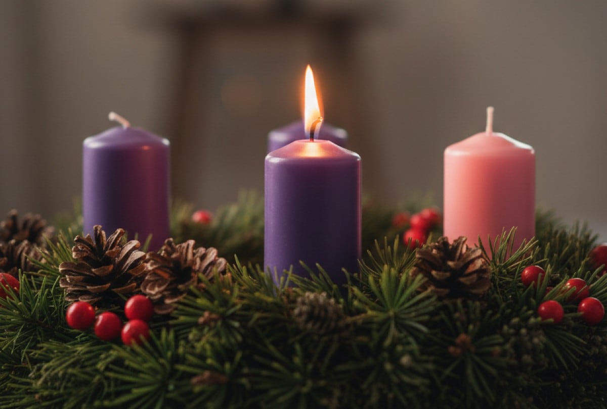 El domingo 7 de diciembre de 2025 celebramos el segundo domingo de Adviento, comenzando la espera y preparación para la Navidad. | Crédito: Imagen creada por El Comercio MAG usando la IA de Gemini