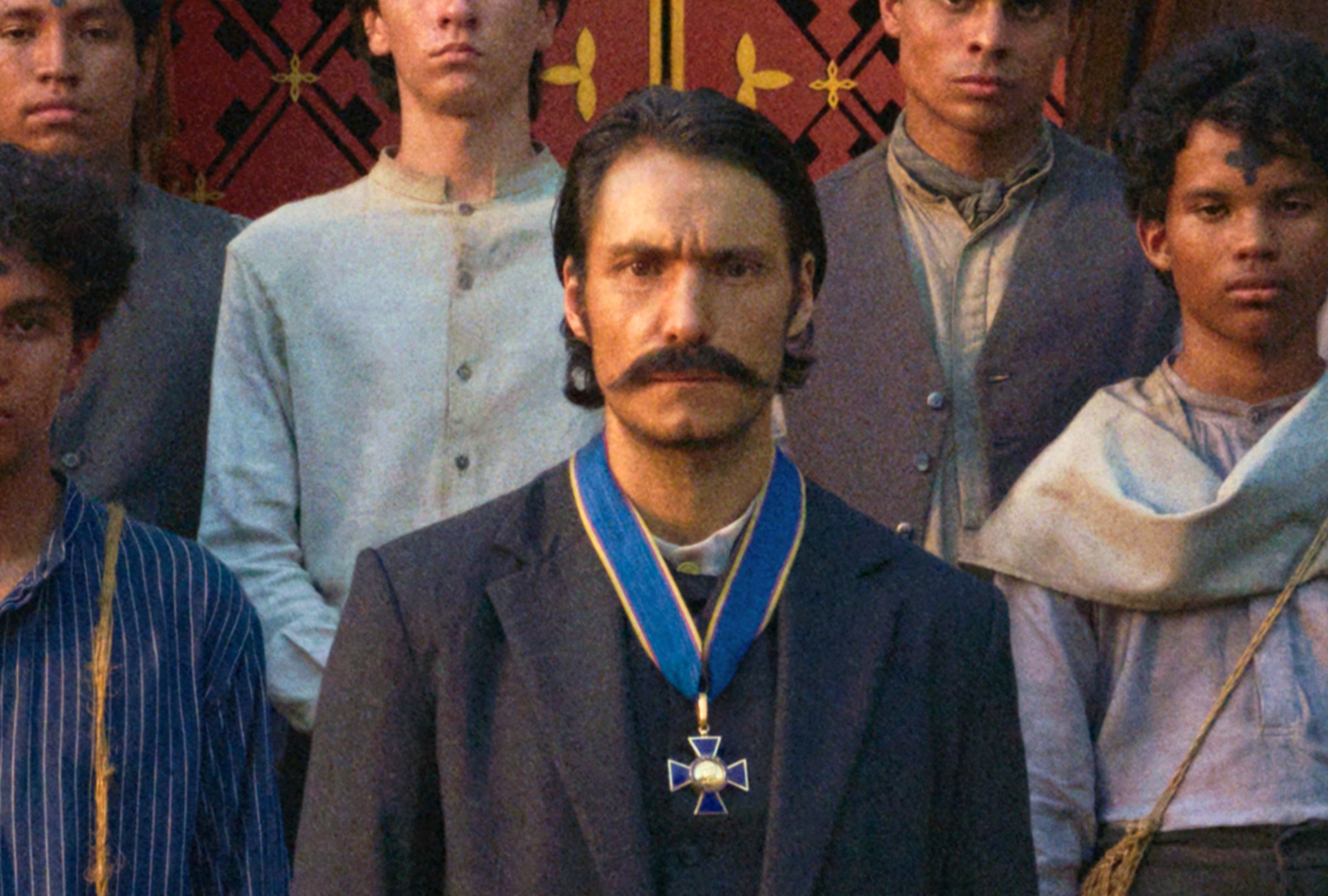 En la serie "Cien años de soledad", el actor Claudio Cataño interpreta al icónico coronel Aureliano Buendía en su etapa adulta (Foto: Netflix)