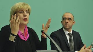 La comisaria de DD.HH. visita Ucrania y condena ataques deliberados a civiles