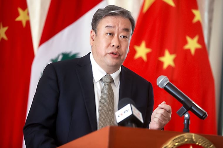 Gestión asistió a la conmemoración del 75 aniversario de la República Popular China y conversó con el embajador chino en Perú, Song Yang. | Foto: Andina.